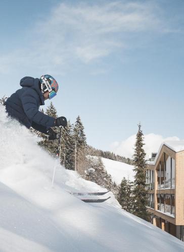 hotel-zirm-winter-direkt-an-der-piste